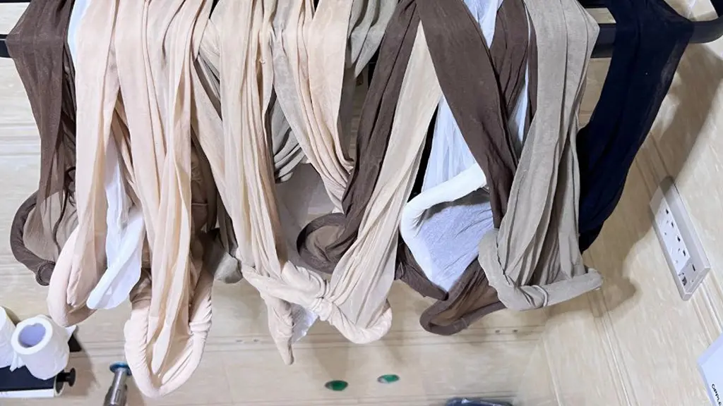 深圳恋人丝足女王技师各类丝袜